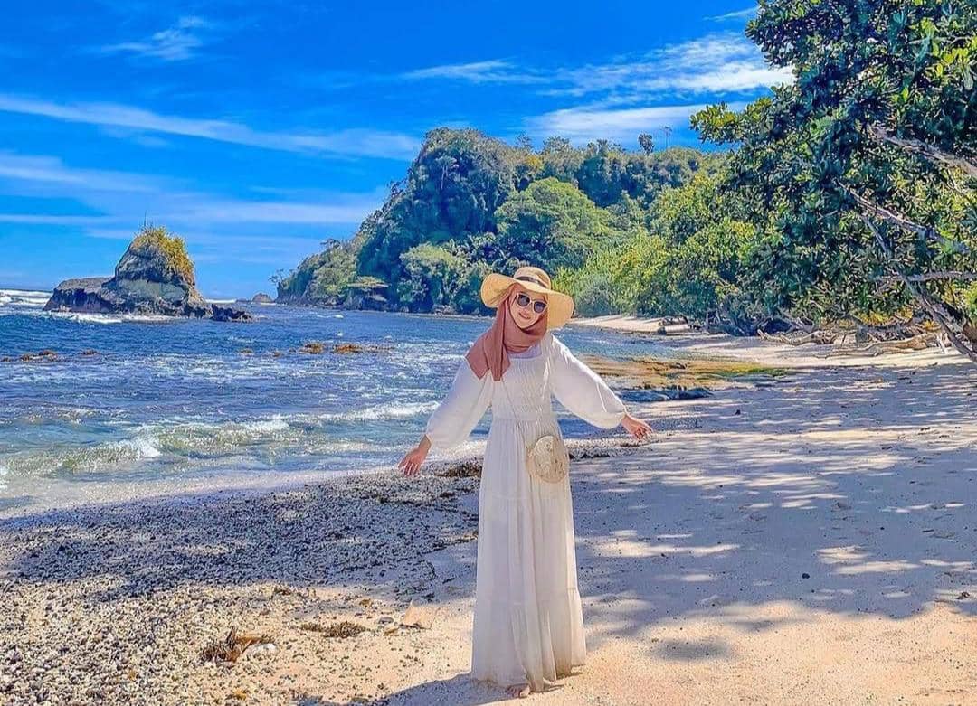 Pengalaman Wisata Cilacap yang Tak Terlupakan dengan Aceng Tran Travel